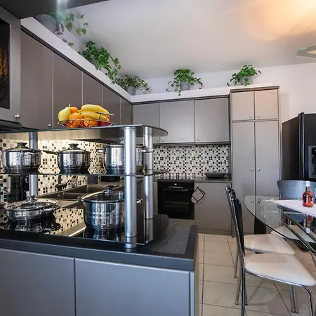 Elegance Sea View Апартаменты *