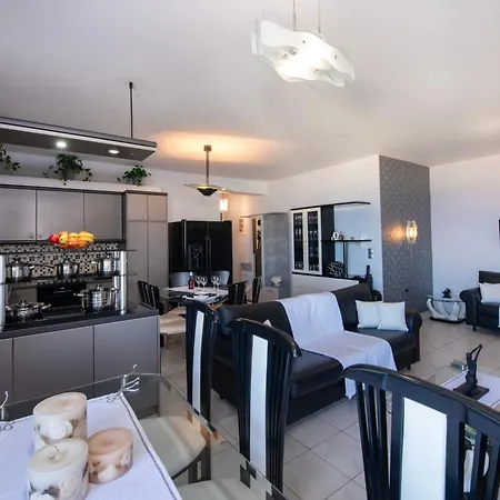 Elegance Sea View * 罗希姆诺